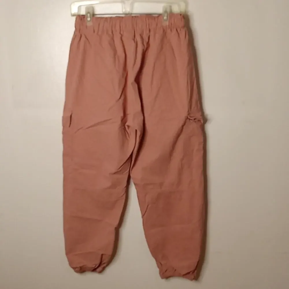 Sangtree Women's Medium pink cargo pants. Atleisure,Casual, Streetwear.
